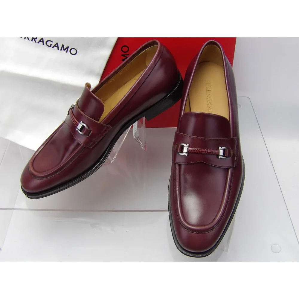 NIB FERRAGAMO BURGUNDY LEATHER DESMOND GANCINI BIT LOGO LOAFERS 12 EE ITALY